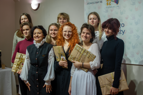 Готовий зводитись на зорні стелі